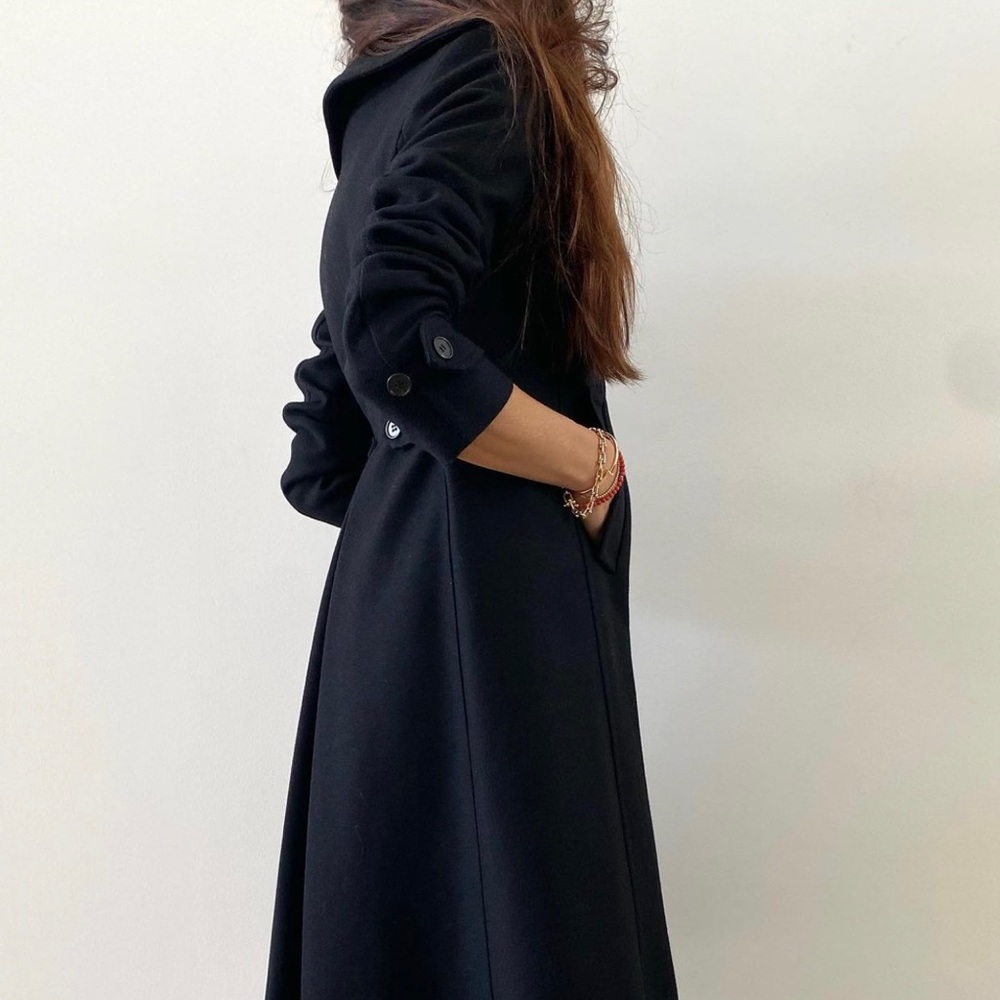 Amazing black Theory coat. A staple to every closet! Size 0 - Picture 9 of 10